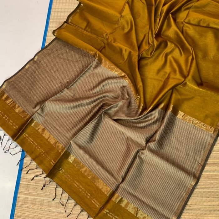 Maheshwari Handloom Small Golden Zari Border Ghicha Pallu Saree
